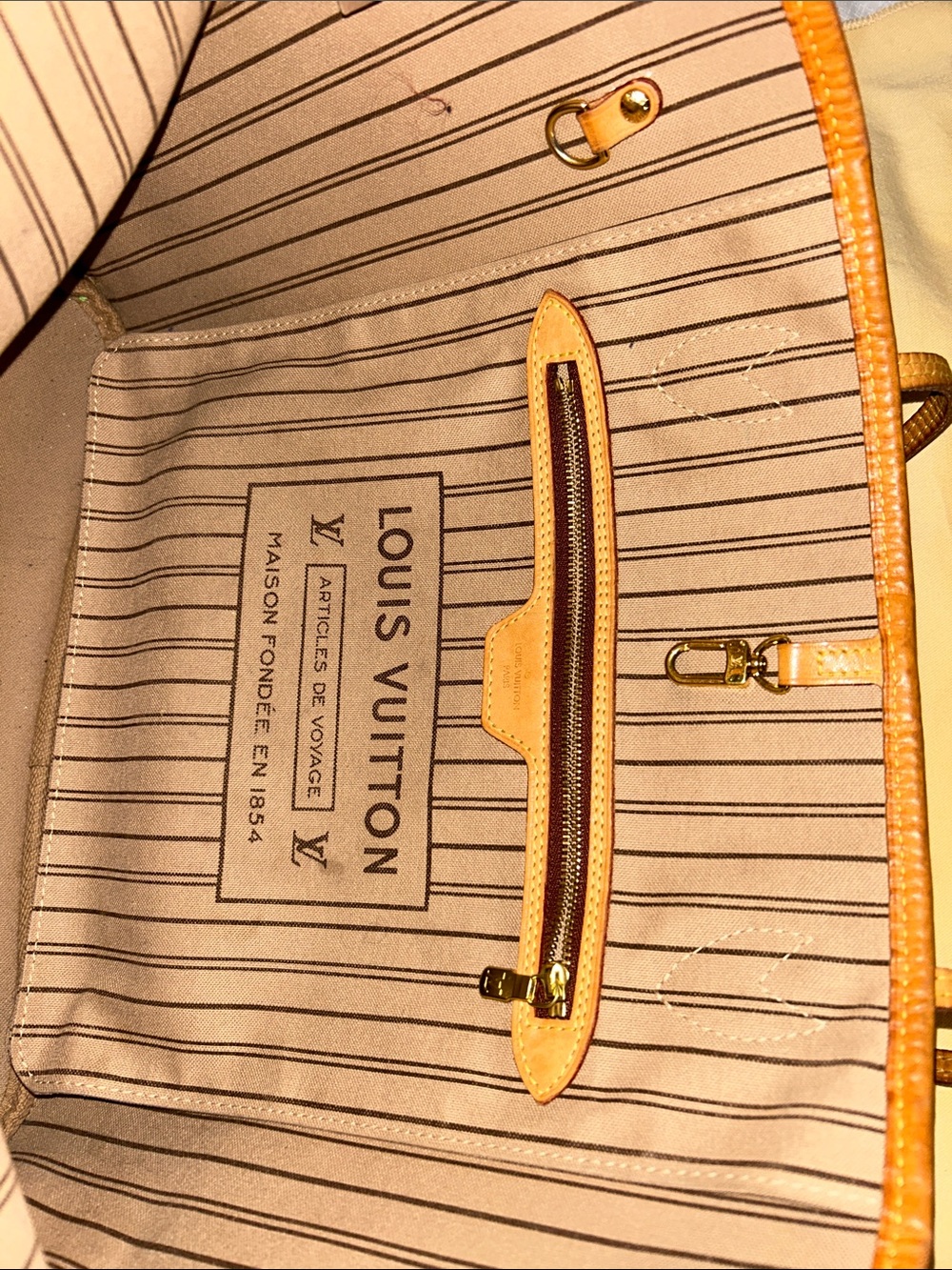 Louis Vuitton Neverfull MM Monogram Canvas Tote with Vachetta Trim - Picture 14 of 16